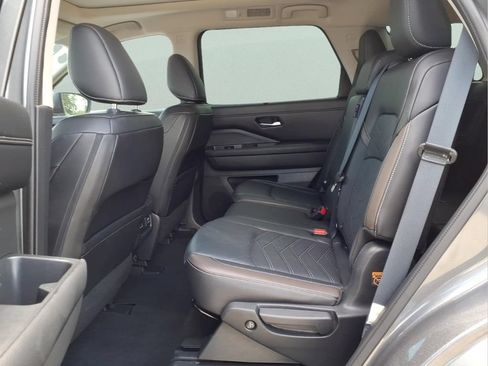 Used 2024 Nissan Pathfinder Platinum w/ Cargo Package FWD image 17