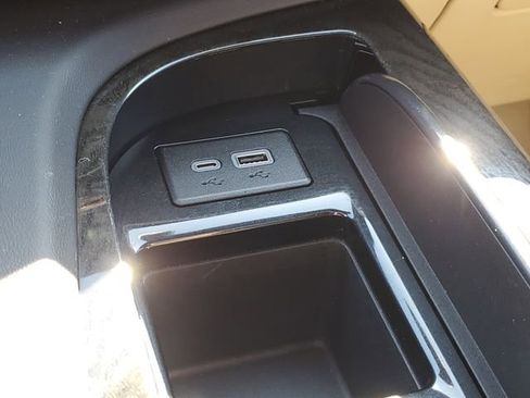 Certified 2024 Cadillac Escalade ESV Premium Luxury image 18