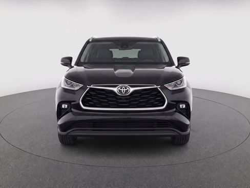 Used 2021 Toyota Highlander XLE AWD/4WD image 8