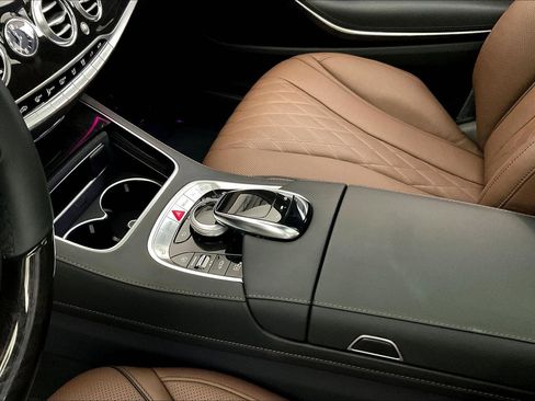 Used 2019 Mercedes-Benz S 560 4MATIC Sedan image 18