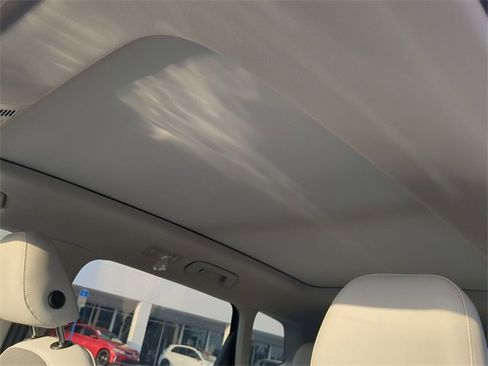 New 2025 Volkswagen Taos SE image 20