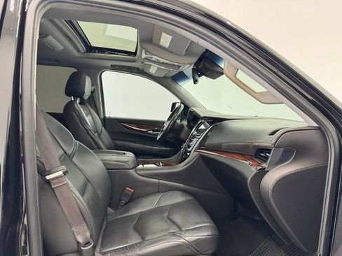 Used 2015 Cadillac Escalade Luxury RWD image 16