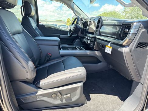New 2026 Ford F250 Lariat w/ Black Appearance Package image 24
