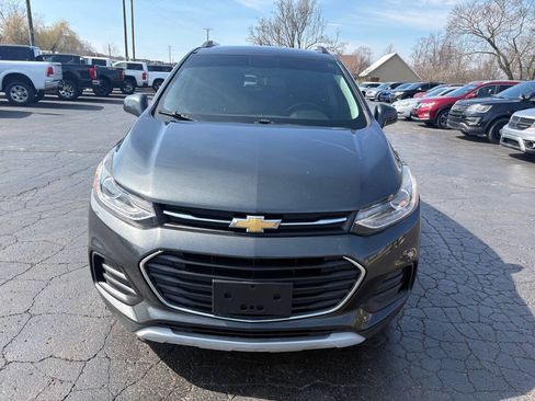 Used 2018 Chevrolet Trax LT w/ LT Convenience Package FWD image 2