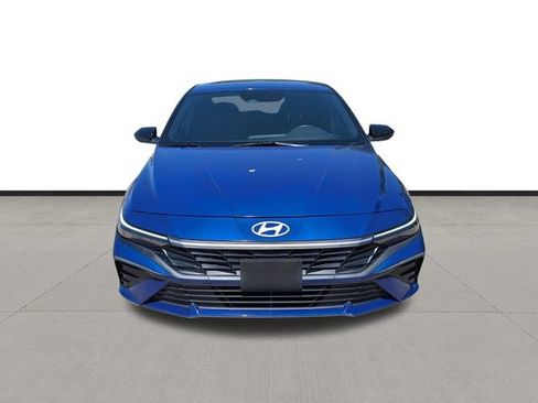 Used 2025 Hyundai Elantra Sport FWD image 2