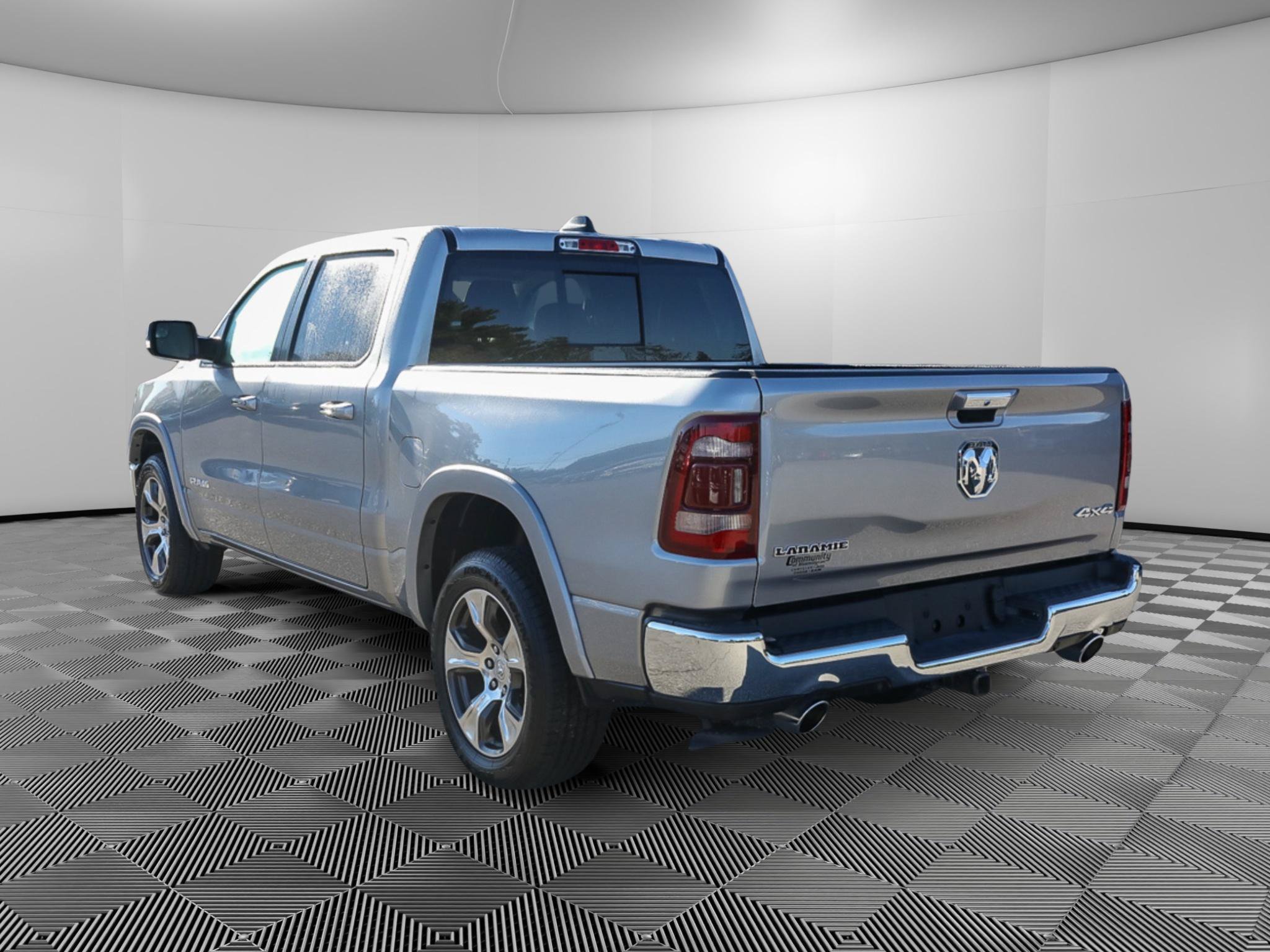 Used 2022 RAM 1500 Laramie AWD/4WD image 5
