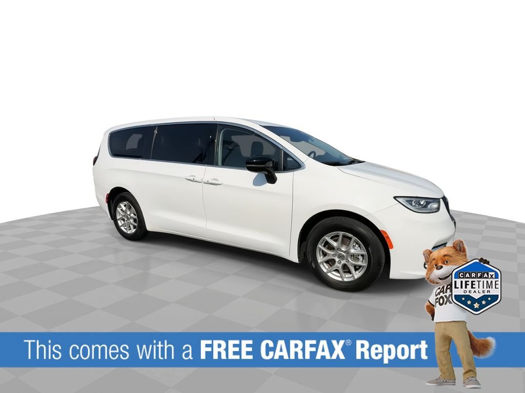 Used 2024 Chrysler Pacifica Touring-L FWD image 46