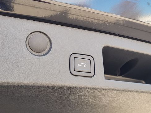 Used 2025 Chevrolet Equinox ACTIV w/ Safety and Technology Package image 41