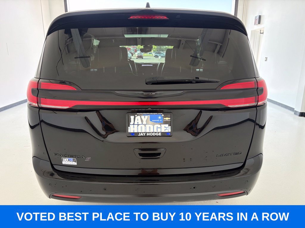 Used 2025 Chrysler Pacifica Limited FWD image 8