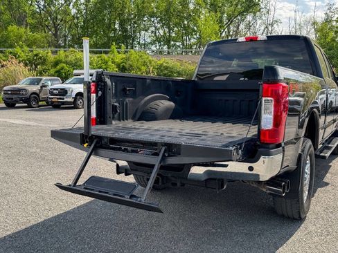 Used 2019 Ford F250 XLT w/ XLT Premium Package AWD/4WD image 18