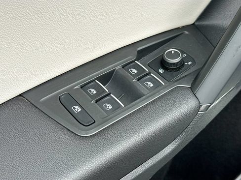 Used 2019 Volkswagen Tiguan SE FWD image 23