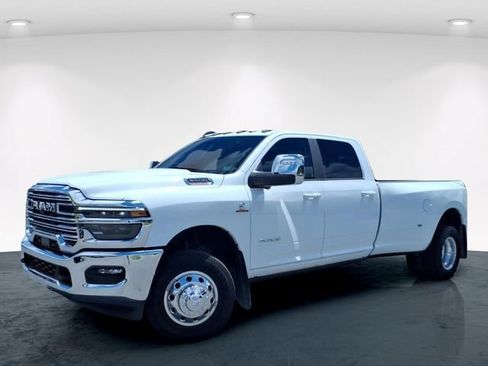 Used 2025 RAM 3500 Laramie AWD/4WD image 2