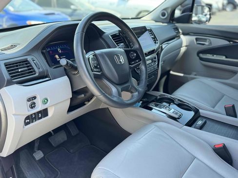 Used 2022 Honda Pilot Touring image 11