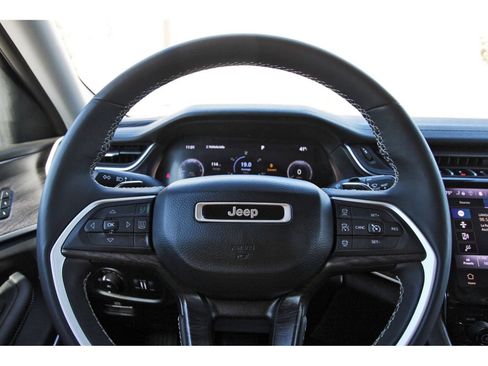 Used 2023 Jeep Grand Cherokee Limited w/ Luxury Tech Group II image 16