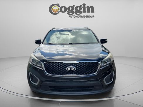 Used 2017 Kia Sorento LX w/ LX Convenience Package image 9