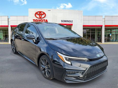 Used 2023 Toyota Corolla SE image 2