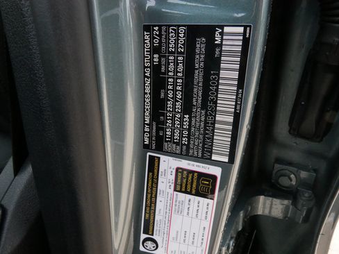 Used 2025 Mercedes-Benz GLC 300 4MATIC image 35