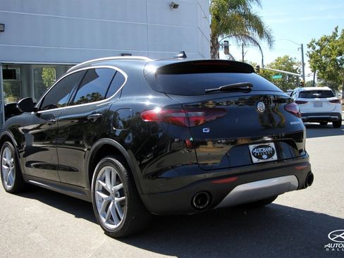 Used 2019 Alfa Romeo Stelvio Ti image 5