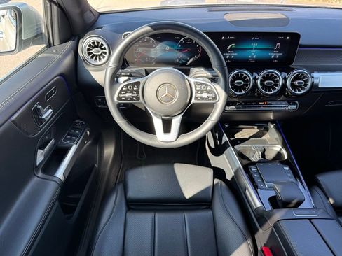 Used 2021 Mercedes-Benz GLB 250 image 2