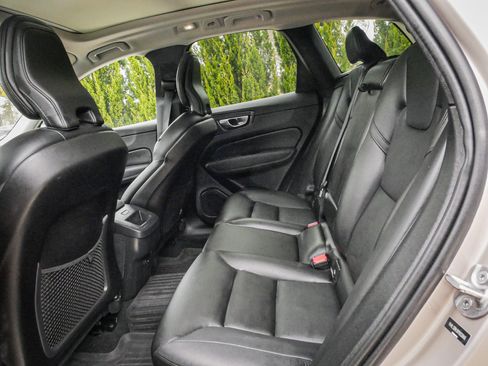 Used 2024 Volvo XC60 B5 Core image 31