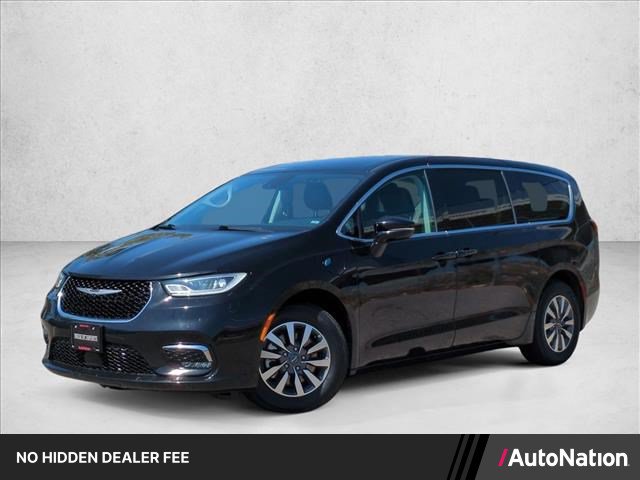 Used 2024 Chrysler Pacifica Limited FWD image 1