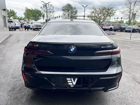 Used 2023 BMW i7 xDrive60 w/ Parking Assistance Package AWD/4WD image 5
