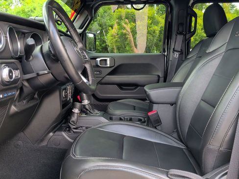 Used 2022 Jeep Wrangler Unlimited Sahara AWD/4WD image 9