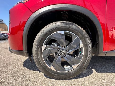 Certified 2025 Nissan Rogue SV image 12