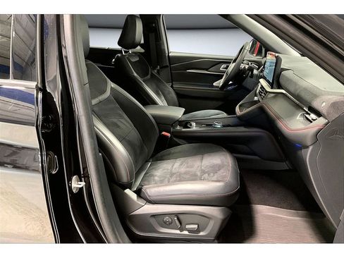 Used 2025 Ford Explorer ST image 9