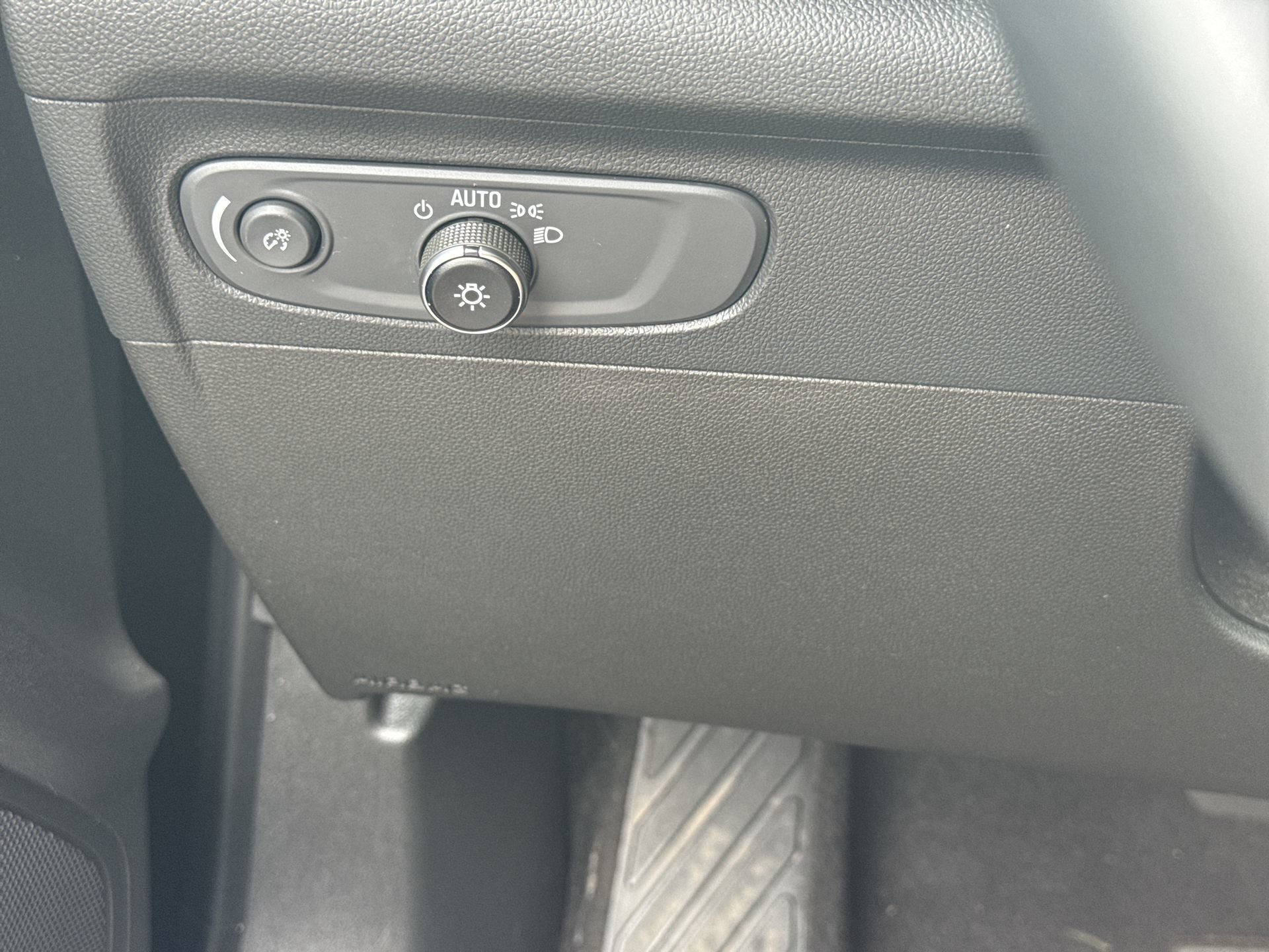 Certified 2023 Buick Envision Essence FWD image 18