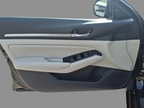 Used 2024 Nissan Altima 2.5 SL image 16