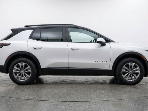 Used 2025 Chevrolet Equinox LT FWD image 11
