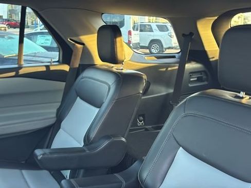 Used 2022 Ford Explorer XLT w/ Equipment Group 202A AWD/4WD image 24