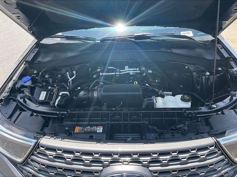 Used 2023 Ford Explorer XLT w/ Equipment Group 202A AWD/4WD image 10