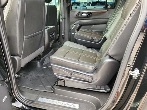 Used 2026 Chevrolet Suburban High Country RWD image 3
