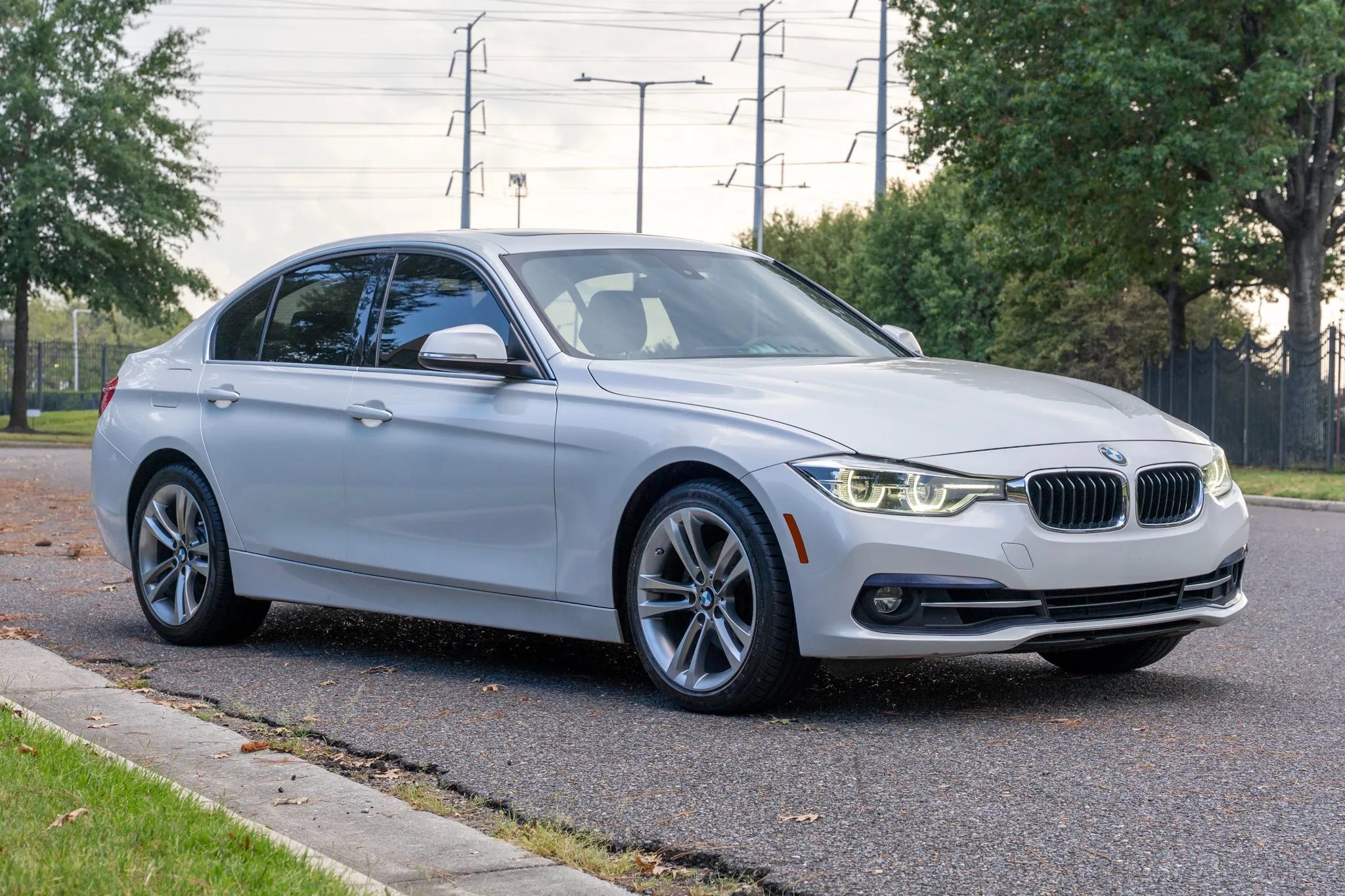 Used 2018 BMW 330i Sedan RWD image 4
