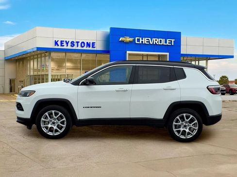 Used 2025 Jeep Compass Limited AWD/4WD image 4