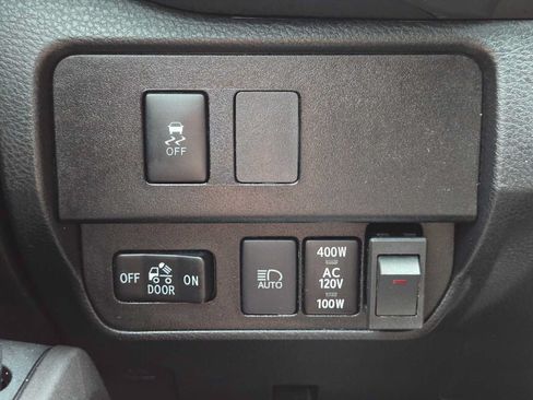 Certified 2022 Toyota Tacoma TRD Off-Road AWD/4WD image 33