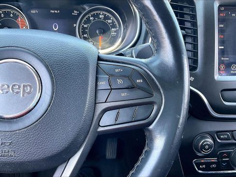 Used 2019 Jeep Cherokee Trailhawk AWD/4WD image 21