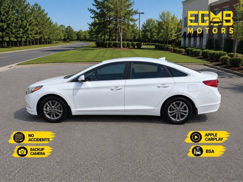 Used 2017 Hyundai Sonata SE FWD image 2