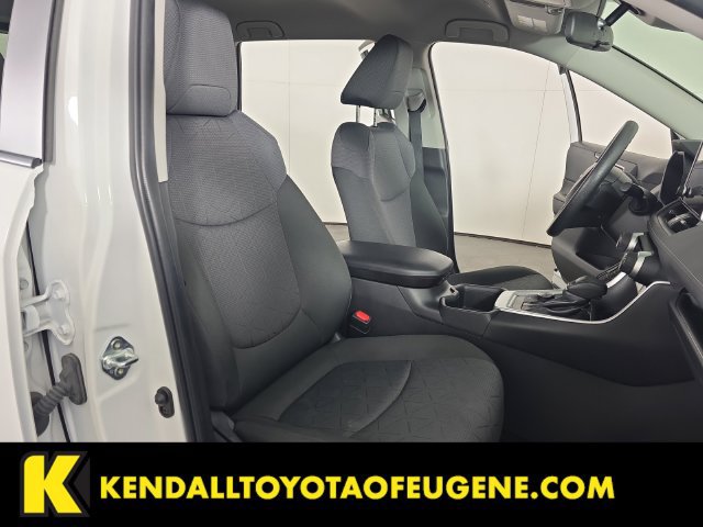 Used 2025 Toyota RAV4 XLE AWD/4WD image 28