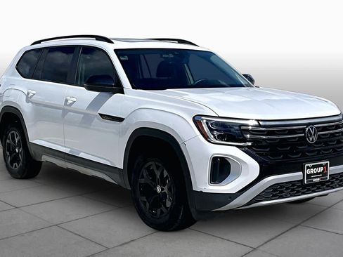 Used 2024 Volkswagen Atlas Peak Edition SEL AWD/4WD image 3