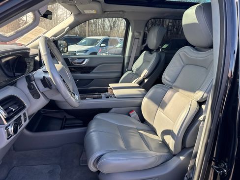 Used 2018 Lincoln Navigator L Select w/ Technology Package image 11