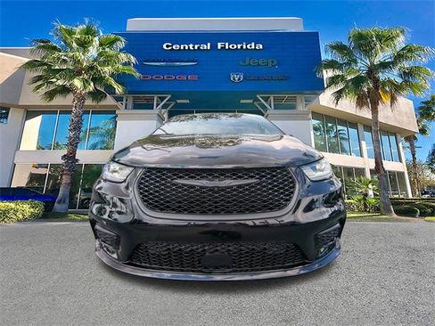 New 2026 Chrysler Pacifica Limited w/ S Appearance Package image 3