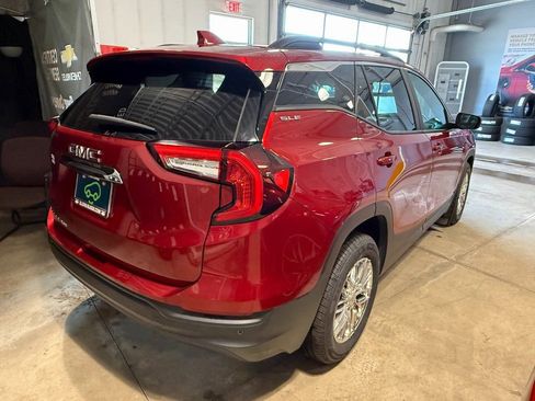 Certified 2022 GMC Terrain SLE w/ Driver Convenience Package image 6