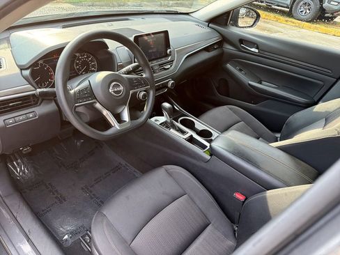 Used 2024 Nissan Altima 2.5 SV FWD image 13