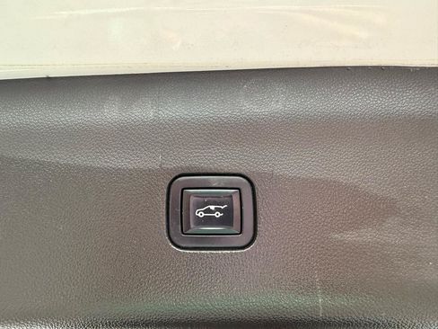 Used 2022 Buick Enclave Premium AWD/4WD image 20