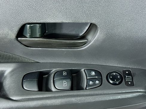 Used 2022 Nissan Kicks S image 23