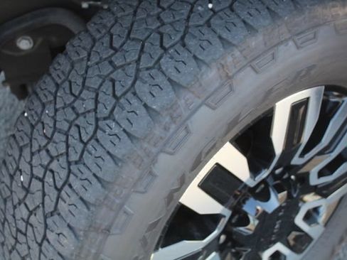 Certified 2025 GMC Sierra 2500 Denali Ultimate AWD/4WD image 12