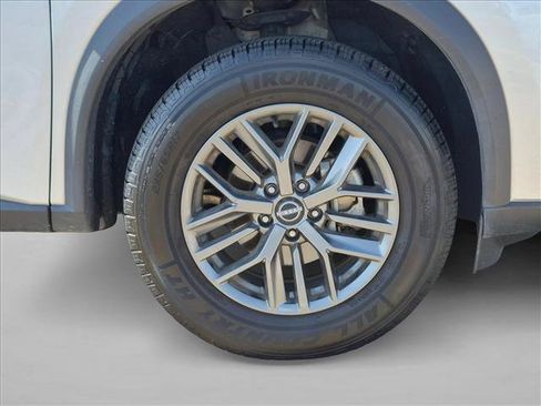 Used 2024 Nissan Rogue S FWD image 14